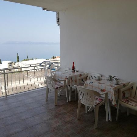 Apartments Aniko Saric Tucepi Exterior photo