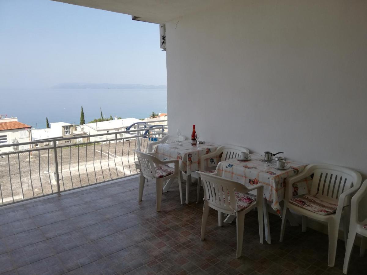 Apartments Aniko Saric Tucepi Exterior photo